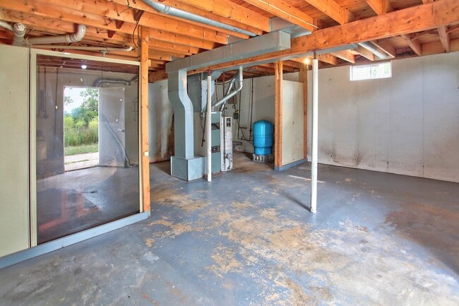 Building Photo - Private & Cozy Duplex In Prime Holland Loc...