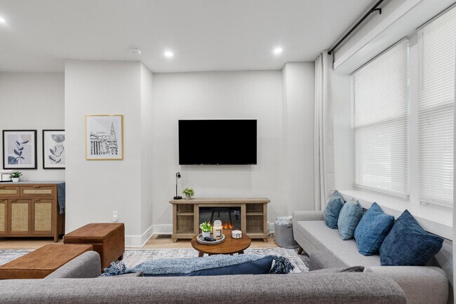 Building Photo - Luxurious 3-Bedroom Townhome in Point Breeze! Available NOW!