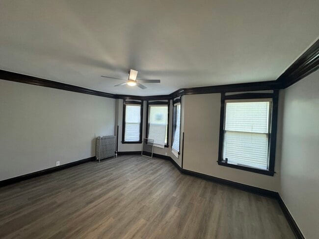Building Photo - 6360 S Greenwood Ave