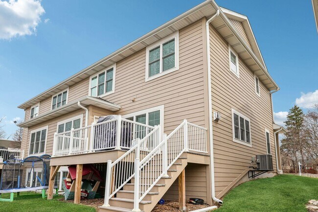 Building Photo - 2945 N 186th St