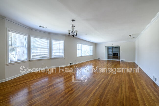 Building Photo - 1205 Spring Valley Ln NE