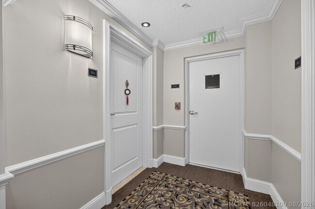 Building Photo - 403 S Sapodilla Ave