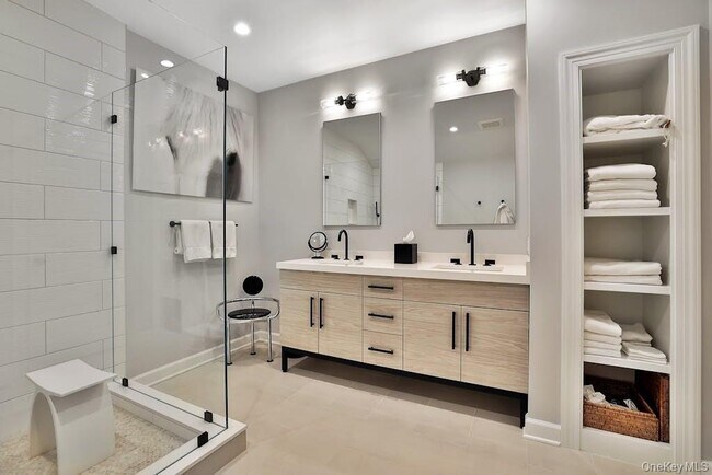 Building Photo - 8 Caruso Pl