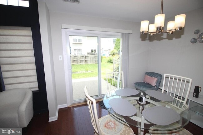 Building Photo - 36 Honey Locust Ln