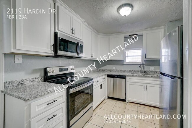 Building Photo - 2119 Hardin Dr