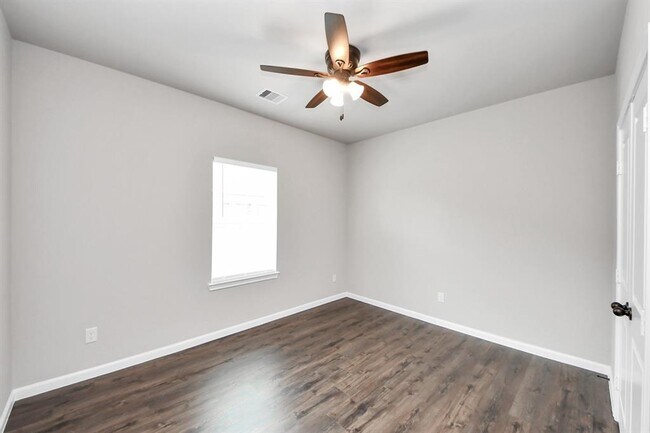 Building Photo - 314 Carlos Leal Dr