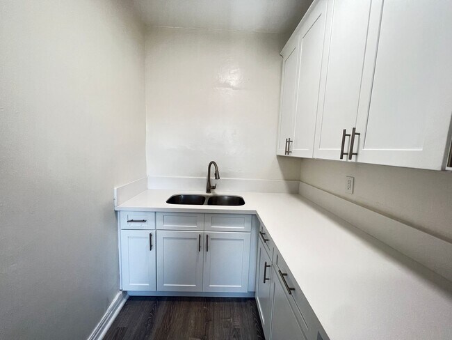 Interior Photo - Flint 301 S Kenmore LLC