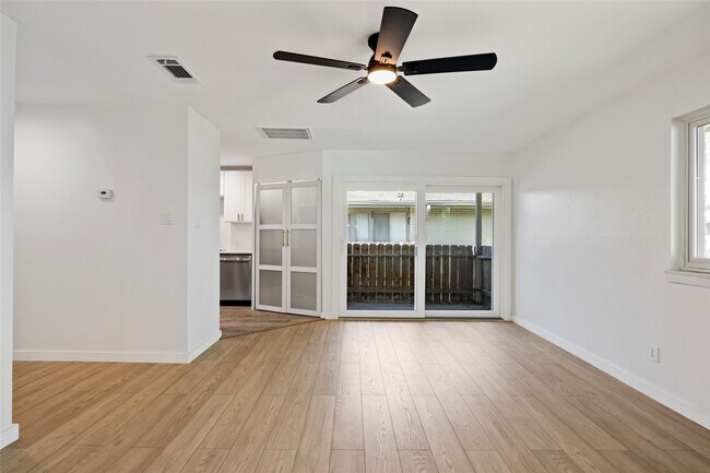 Building Photo - 909 Silber Rd