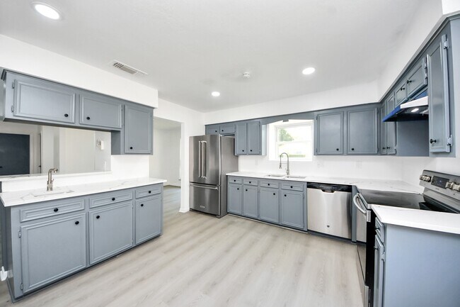 Building Photo - 23002 Grand Rapids Ln
