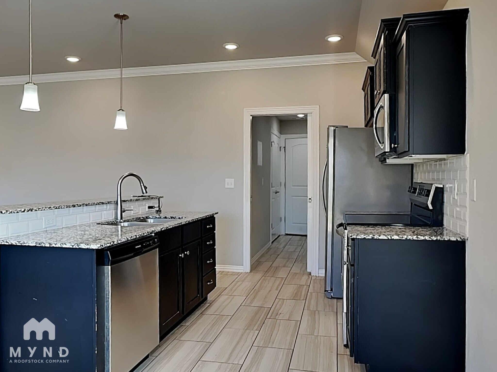 Building Photo - 480 Holly St