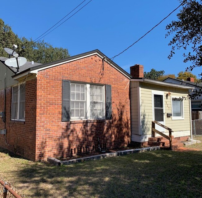 Building Photo - Charming Corner-Lot Home with Huge Fenced Yard & Detached Garage