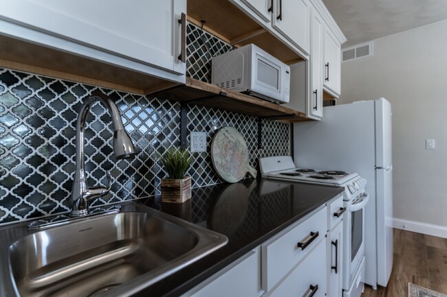 Building Photo - 101 N Rose St