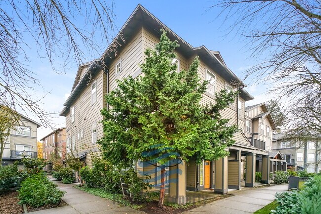 Building Photo - 1090 SW 170th Ave