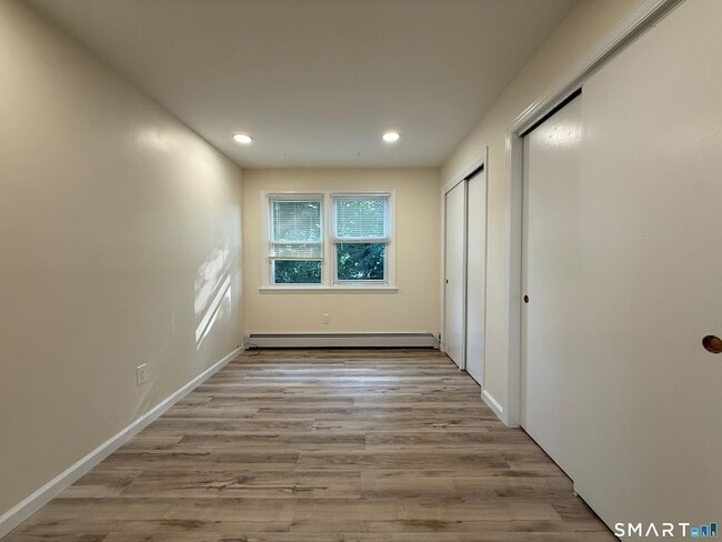 Building Photo - 299 Villa Ave