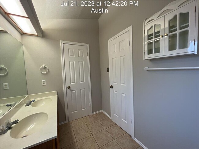 Building Photo - 7906 Tiffany Dr