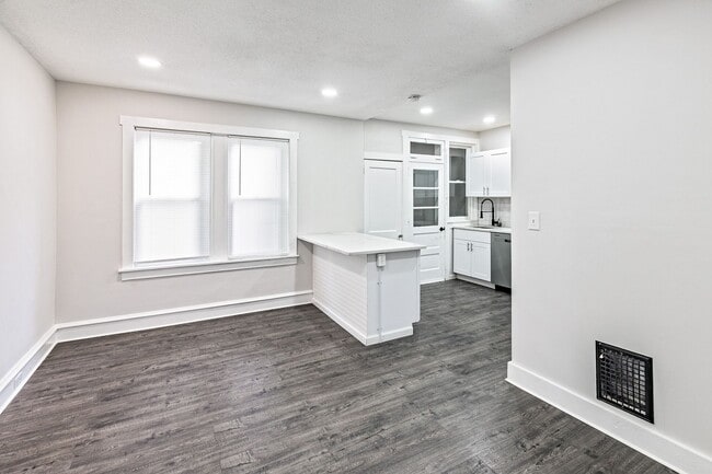 Building Photo - 3 bedroom, 1 bathroom home in City of Wilmington