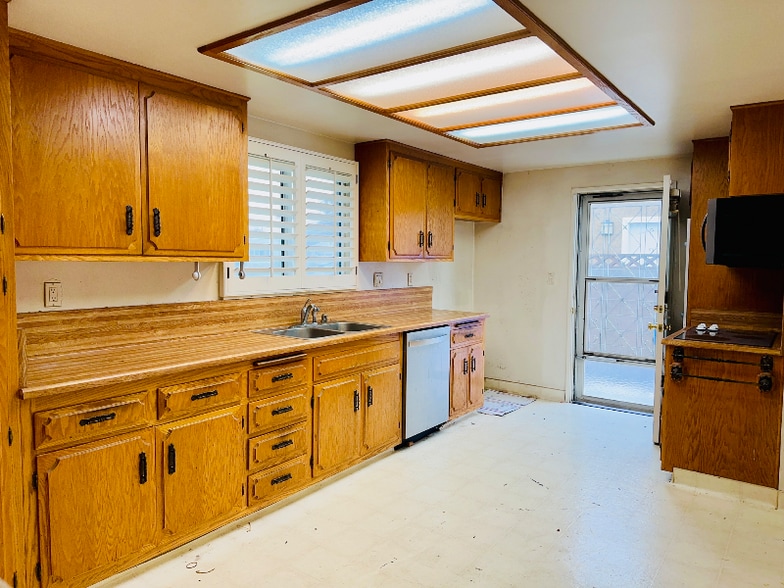 Building Photo - 5804 Santa Domingo Way
