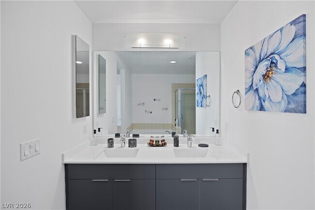 Building Photo - 353 E Bonneville Ave