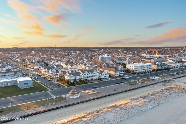 Building Photo - 321 Park Pl Ave