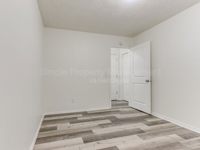 Building Photo - 704 Pepperdine Ave