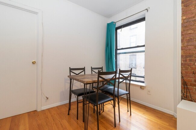 Building Photo - 1676 3rd Ave