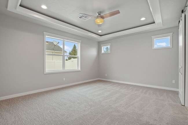 Building Photo - NEWER - BEAUTIFUL 3BD/2.5BA HOME + OFFICE or 4TH BEDROOM