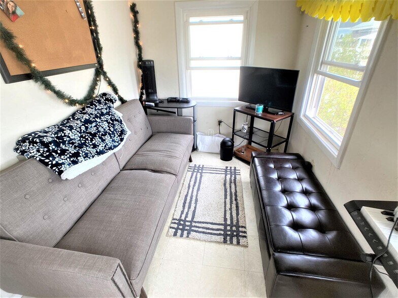 Building Photo - 24 Willard Ave