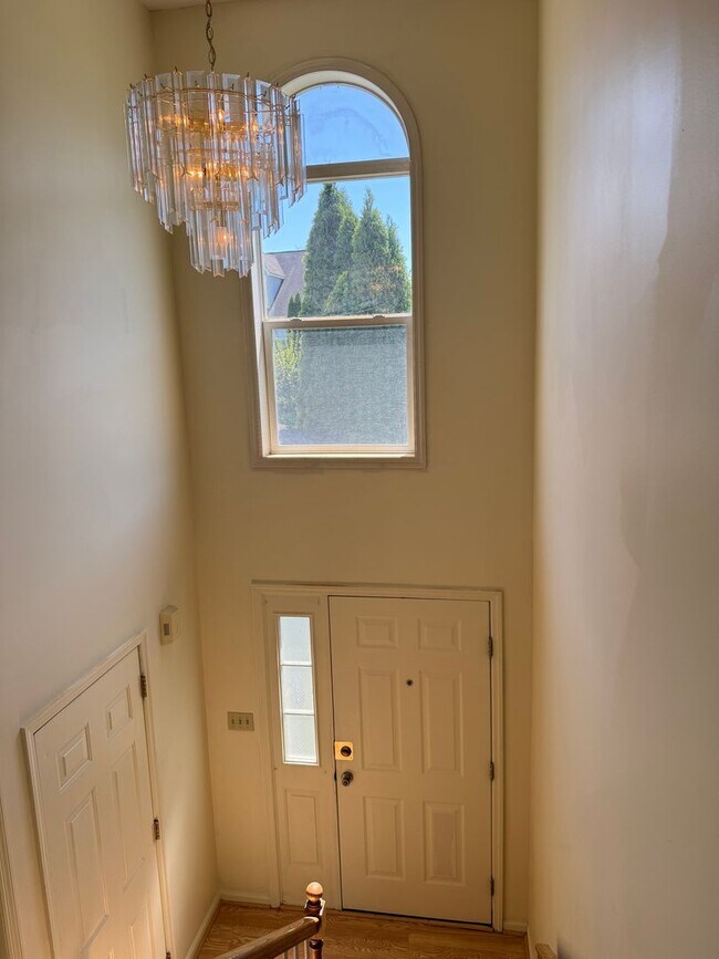 Building Photo - Beautiful 3-Bedroom Home in Penn Manor School District - Finished basement!