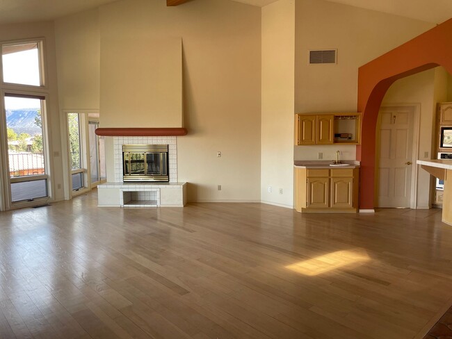 Building Photo - HOUSE - WEST SEDONA - PANORAMIC VIEWS/ GAT...