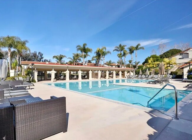 Building Photo - 6813 Briarwood Dr