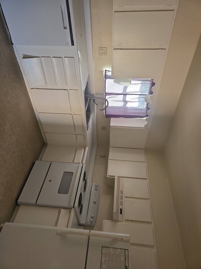 Building Photo - 502 Yale Pl