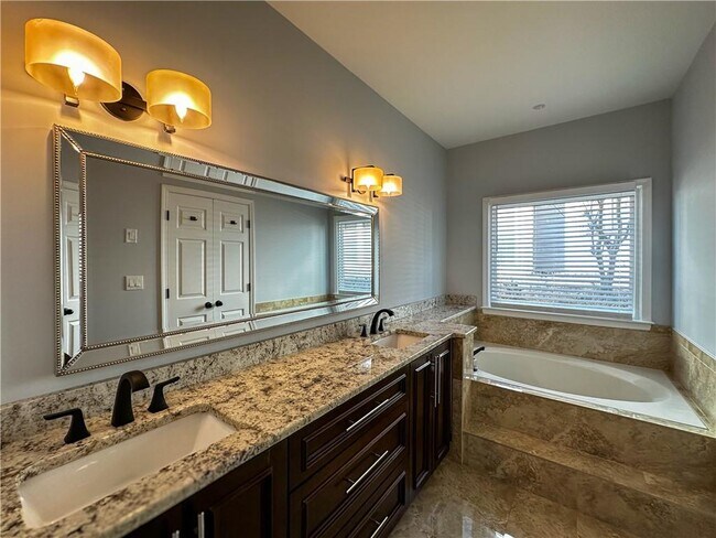 Building Photo - 3255 Park Chase