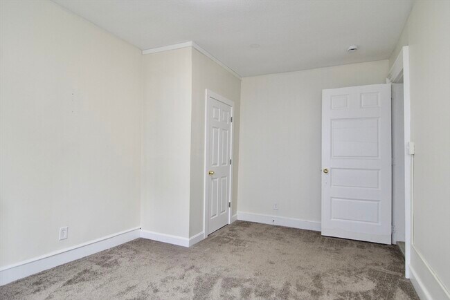 Building Photo - 58 Howes St
