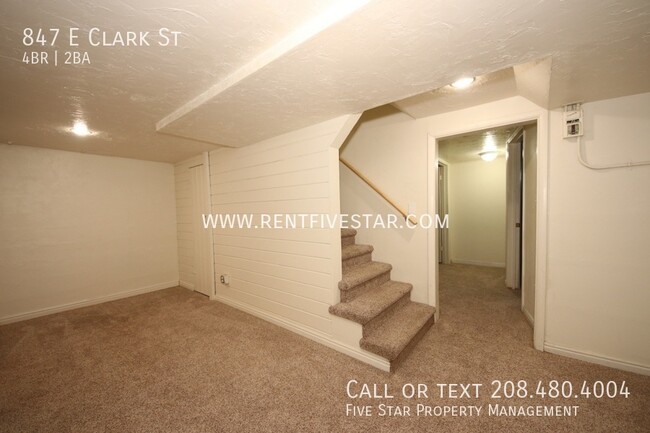 Building Photo - 847 E Clark St