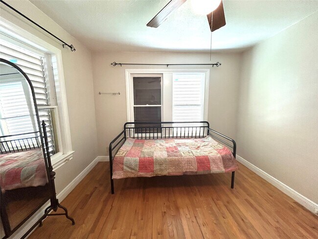 Building Photo - 4915 Houston Dr