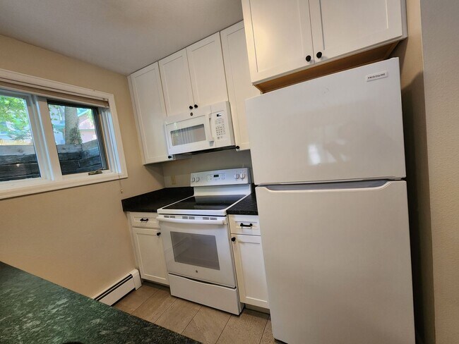 Building Photo - Updated 1BR Condo at the Edge of Boulder –...