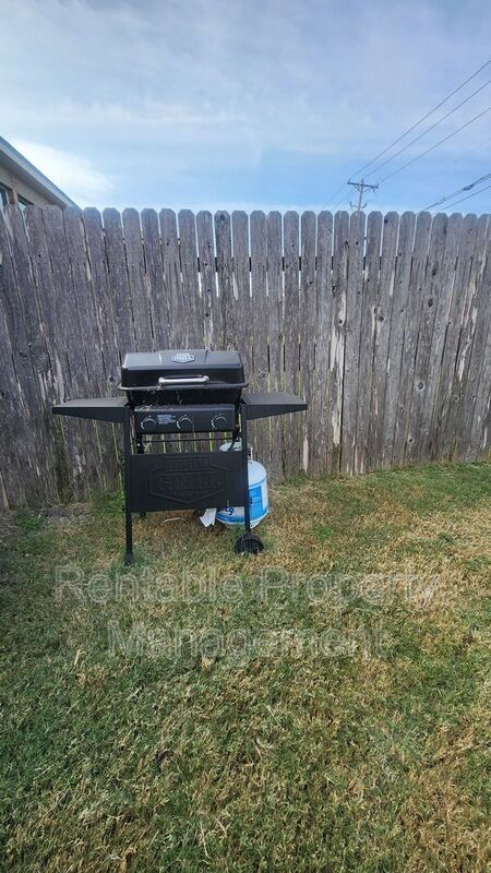 Building Photo - 5716 Hopkins Dr