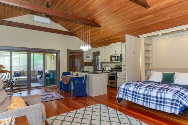 Building Photo - 1 bed, 1 bath River View Cottage in Charle...