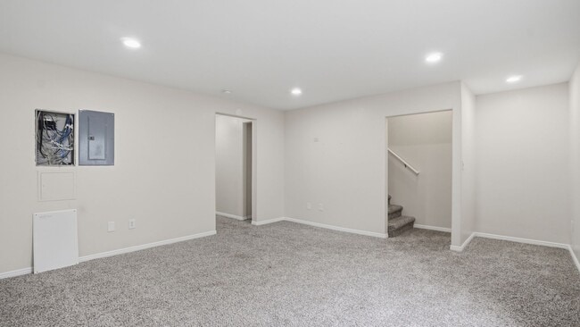 Building Photo - 4 Bedroom Townhome in Daybreak!!