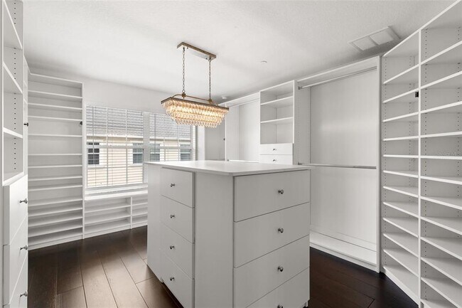 Building Photo - 10144 Arbor Run Dr