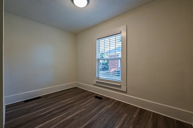 Building Photo - 1232 Effingham Rd