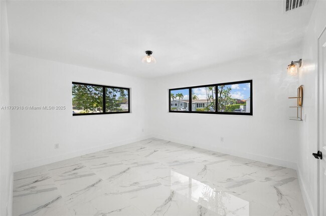 Building Photo - 1921 SW 84th Ct
