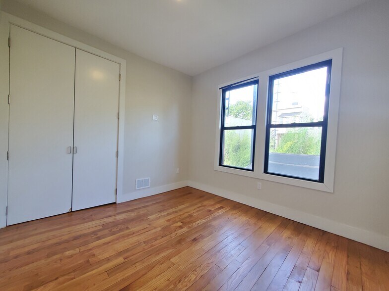 152 Boyd Ave 1B - 154 Boyd Ave