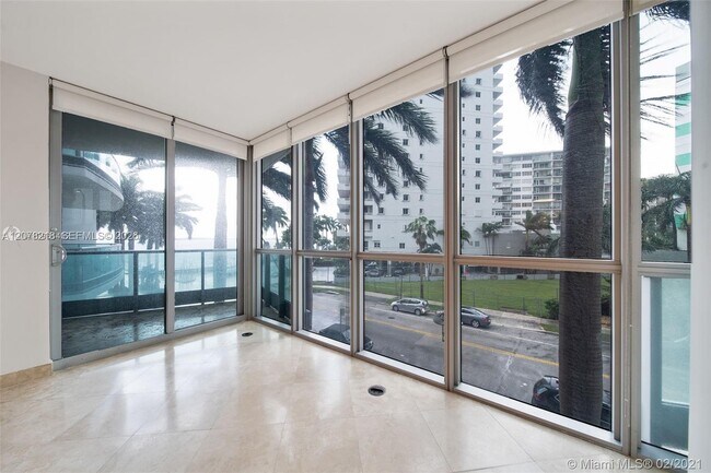 Building Photo - 1331 Brickell Bay Dr