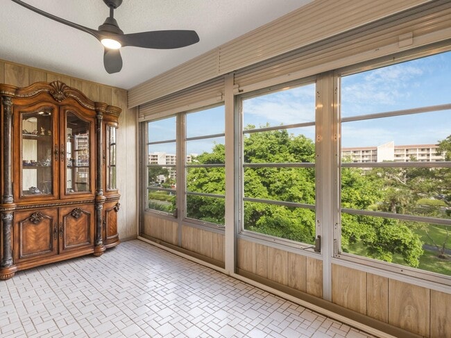 Building Photo - 14527 Bonaire Blvd