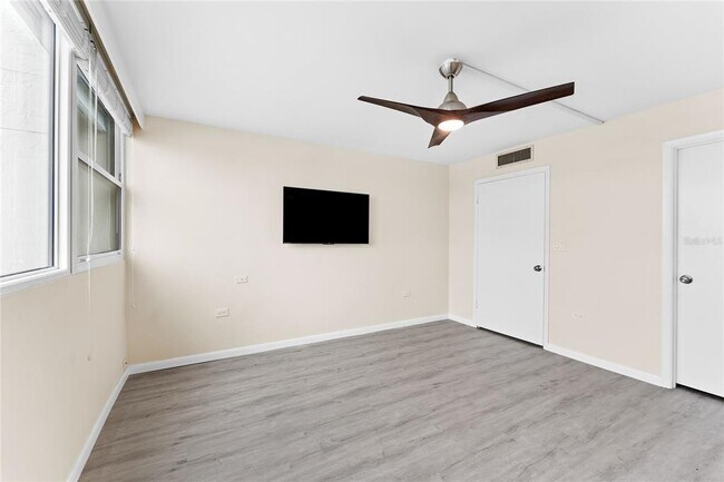 Building Photo - 450 Treasure Island Causeway
