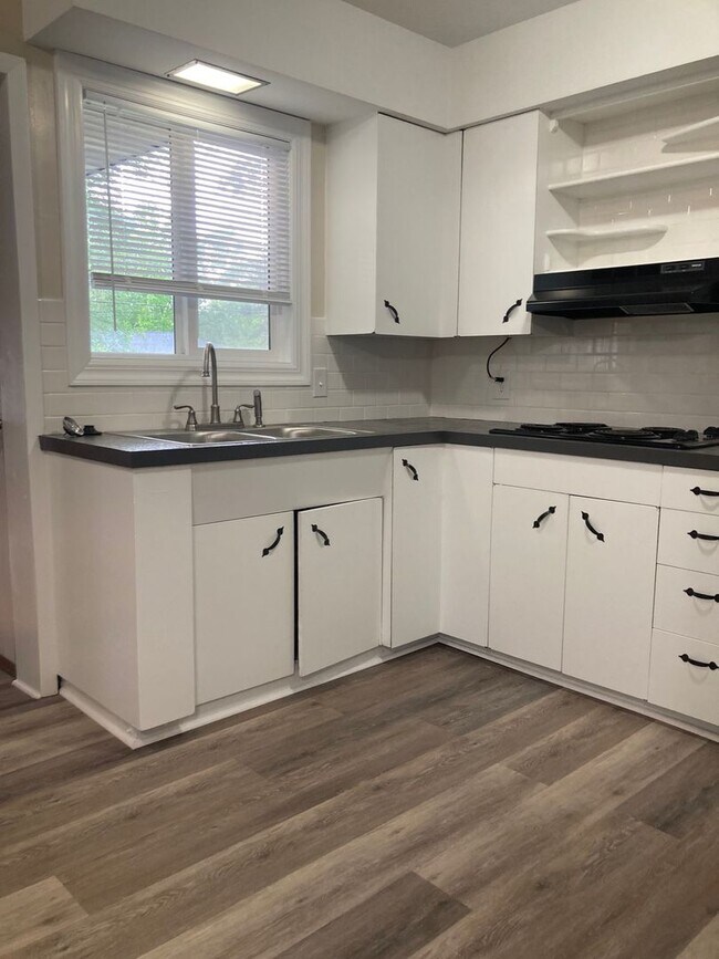 Building Photo - 2718-2720 S. Stewart