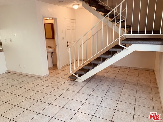 Building Photo - 433 E Hardy St