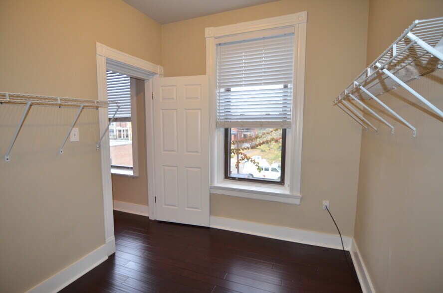 Building Photo - 2352 Kemper Ln