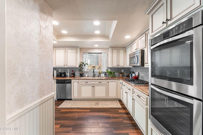 Building Photo - 5641 Hickory St